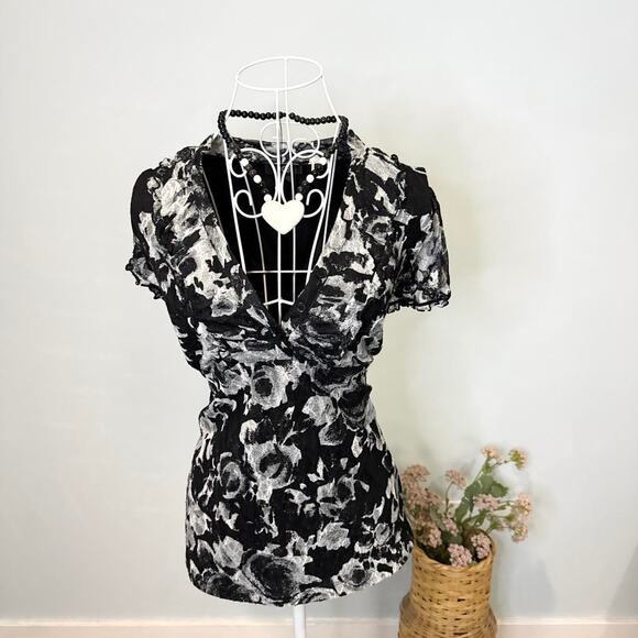 Gorgeous vintage y2k black & gray lace floral babydoll top - Picture 5 of 7
